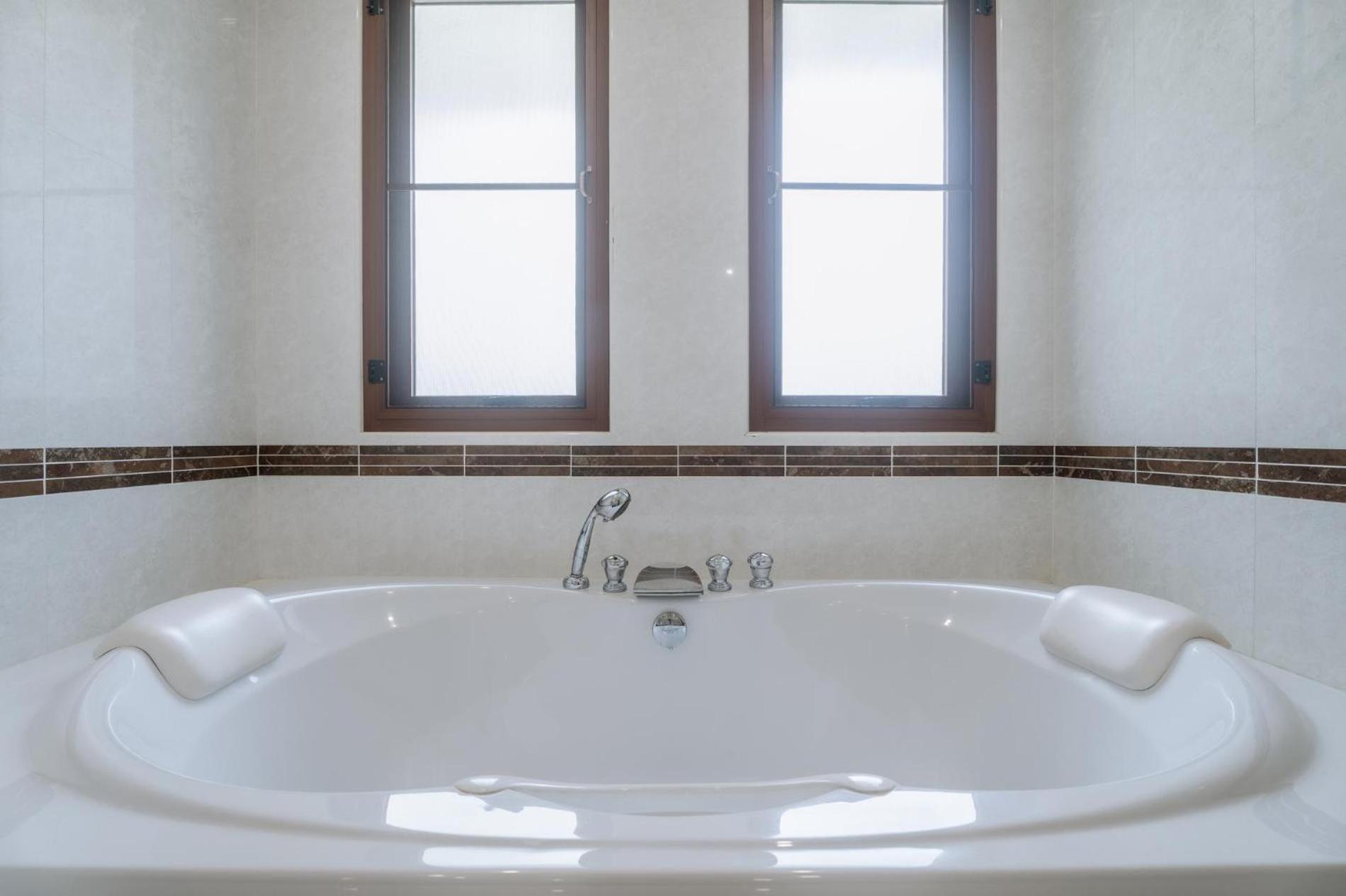 Villa Luxury 3br Villa, Private Pool, Gym & Jacuzzi *