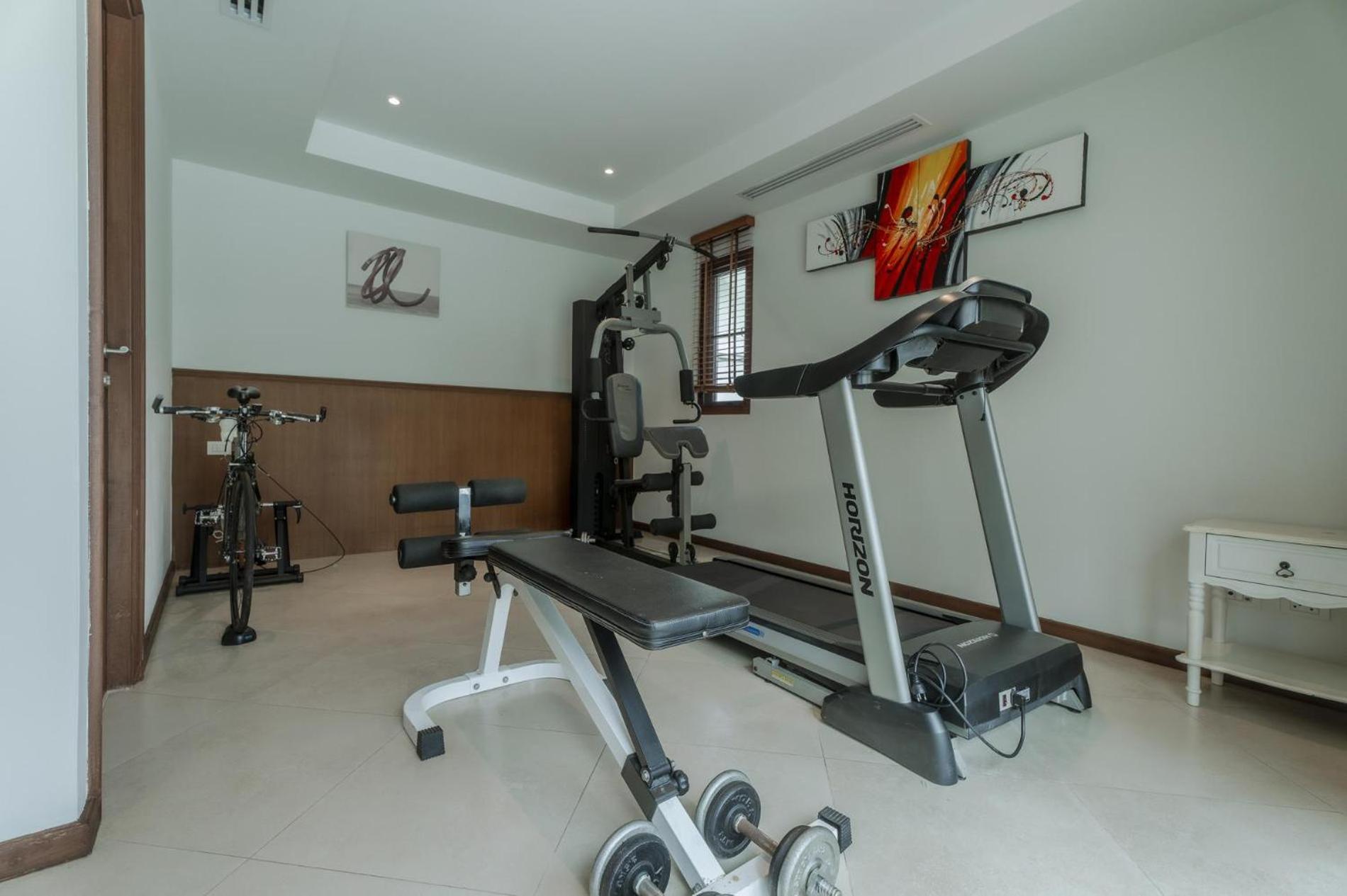 Luxury 3br Villa, Private Pool, Gym & Jacuzzi * Phuket