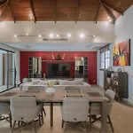 Luxury 3Br Villa, Private Pool, Gym & Jacuzzi