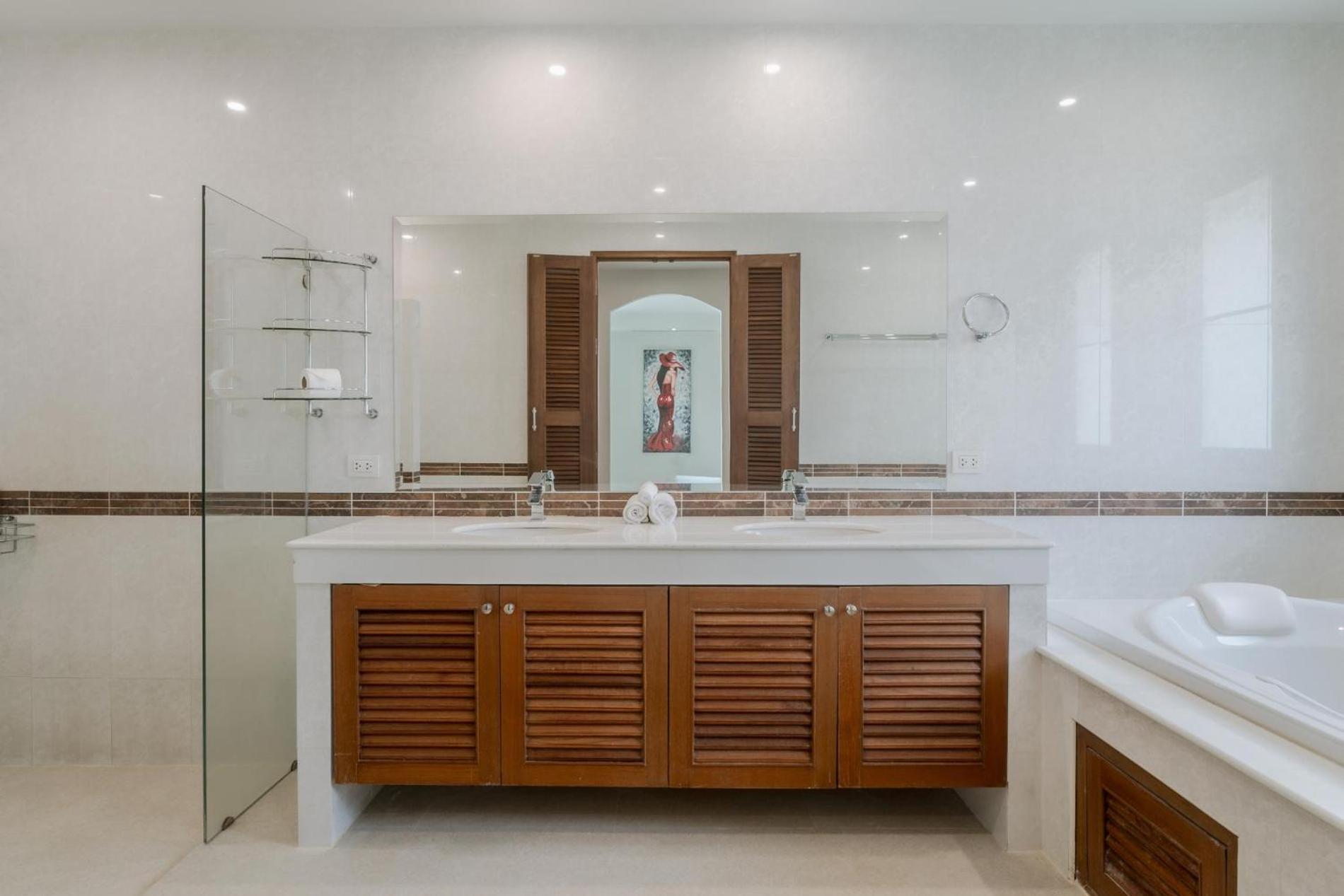 Luxury 3br Villa, Private Pool, Gym & Jacuzzi Phuket